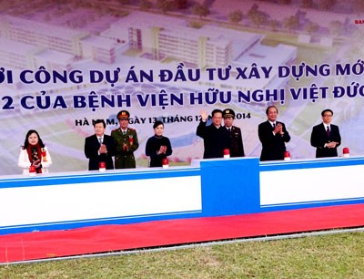 PM Nguyen Tan Dung takes part in the groundbreaking ceremony of Viet Duc & Bach Mai hospital's construction (Photo: SGGP) PM Nguyen Tan Dung takes part in the groundbreaking ceremony of Viet Duc & Bach Mai hospital's construction (Photo: SGGP)