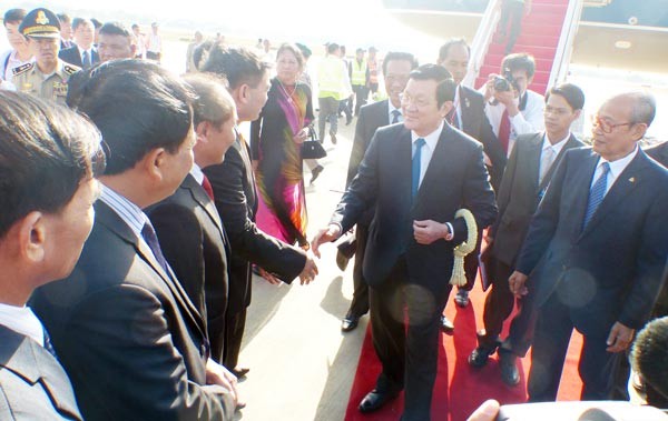 President Truong Tan Sang arrives at Phnom Penh International Airport in on December 23, beginning his two-day state visit to Cambodia. (Photo: Sggp) President Truong Tan Sang arrives at Phnom Penh International Airport in on December 23, beginning his two-day state visit to Cambodia. (Photo: Sggp)