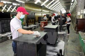 Assembly line of high-quality wood furniture at Kaiser Furniture (Vietnam) Co. Ltd (Photo: VNA) Assembly line of high-quality wood furniture at Kaiser Furniture (Vietnam) Co. Ltd (Photo: VNA)