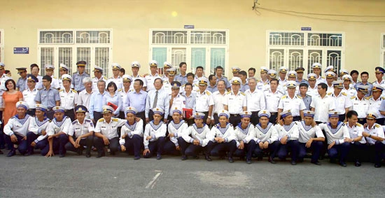 Đoàn chiến sĩ tiêu biểu bảo vệ chủ quyền biển đảo giao lưu với Công ty Vissan