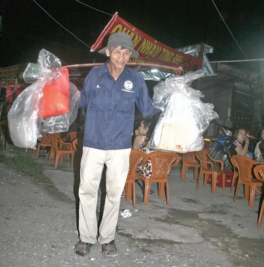 Đàn ông... buôn gánh bán bưng