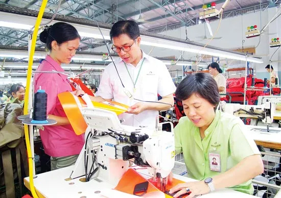 Từ 1-1-2015, tăng mức lương tối thiểu vùng: Duy trì phụ cấp, trợ cấp