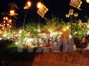 Hoi An ancient town lit up on New Year Eve. (Photo: VNA) Hoi An ancient town lit up on New Year Eve. (Photo: VNA)