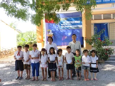 Báo SGGP tặng 40 suất học bổng