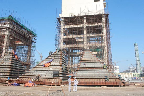 Workers on the construction site of Formosa steel complex in the central province of Ha Tinh (Photo: SGGP) Workers on the construction site of Formosa steel complex in the central province of Ha Tinh (Photo: SGGP)