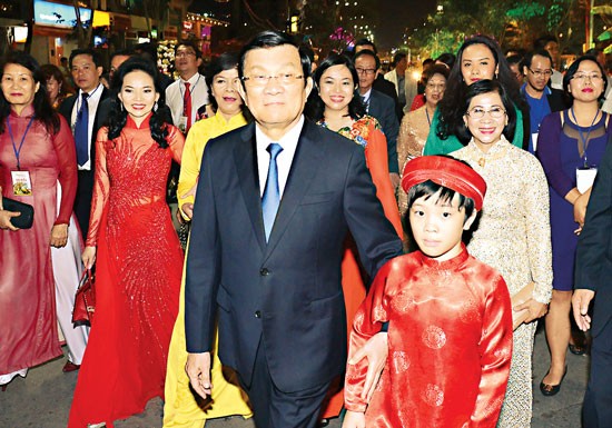 President Truong Tan Sang visits Ham Nghi flower market in HCMC (Photo: SGGP) President Truong Tan Sang visits Ham Nghi flower market in HCMC (Photo: SGGP)
