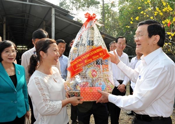 State president visited workers who are unable to return to their hometown on Tet -SGGP State president visited workers who are unable to return to their hometown on Tet -SGGP