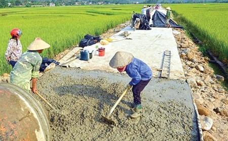 Workers pave a rural road in Tuan Dao Commune, Son Dong District, Bac Giang Province. Prime Minister Nguyen Tan Dung said a socialist orientation means the country can help every citizen benefit from basic social services. He spoke in response to worries that absolute implementation of a market economy could cause the country to lose sight of its socialist goals. —VNA/VNS Photo Thanh Ha Workers pave a rural road in Tuan Dao Commune, Son Dong District, Bac Giang Province. Prime Minister Nguyen Tan Dung said a socialist orientation means the country can help every citizen benefit from basic social services. He spoke in response to worries that absolute implementation of a market economy could cause the country to lose sight of its socialist goals. —VNA/VNS Photo Thanh Ha