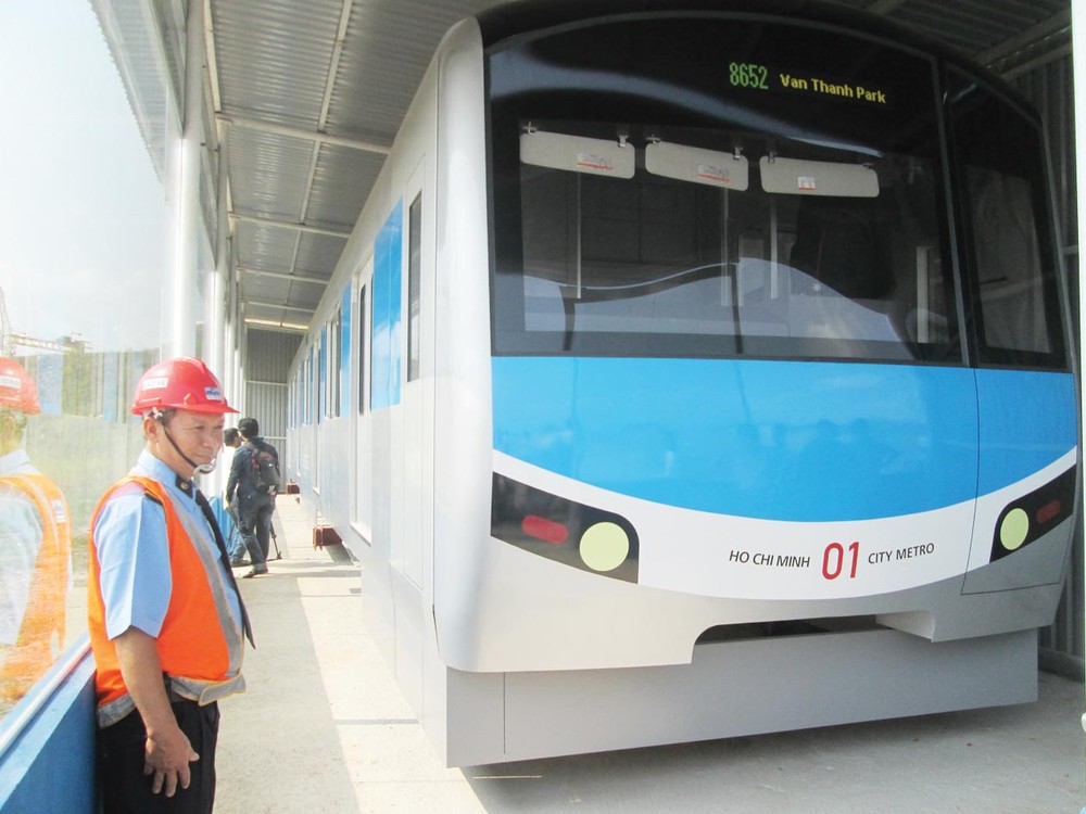 A train model for the first metro route is displayed to collect opinions from experts, residents in HCMC (Photo: SGGP) A train model for the first metro route is displayed to collect opinions from experts, residents in HCMC (Photo: SGGP)