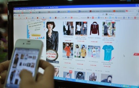 E-commerce has played an important role in businesses' activities during recent years. The total number of mobile phone subscribers using 3G services by the end of last year had reached 27.5 million (Photo: thoiviet) E-commerce has played an important role in businesses' activities during recent years. The total number of mobile phone subscribers using 3G services by the end of last year had reached 27.5 million (Photo: thoiviet)