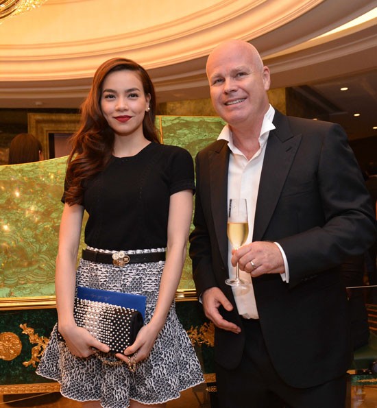 Singer Ho Ngoc Ha and billionair Otto De Jager. Singer Ho Ngoc Ha and billionair Otto De Jager.
