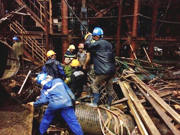 Rescuers remove steel from the scene to save the victims (Photo: SGGP) Rescuers remove steel from the scene to save the victims (Photo: SGGP)