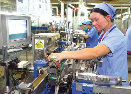 Workers at a factory run by Sankoh Viet Nam Co Ltd in Hoa Binh Province that makes electronics accessories (Photo: VNA/VNS) Workers at a factory run by Sankoh Viet Nam Co Ltd in Hoa Binh Province that makes electronics accessories (Photo: VNA/VNS)