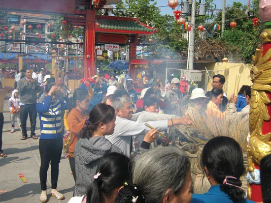 Lễ hội Chùa Bà Bình Dương: Bài bản và an toàn!