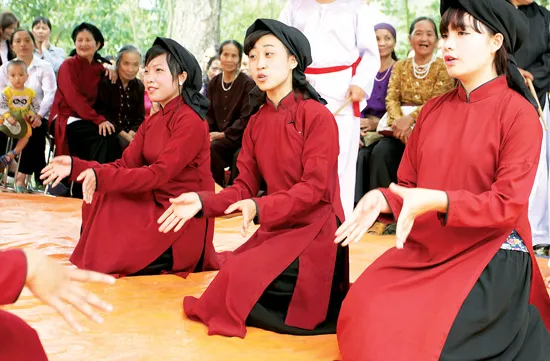 Về Hùng Vương Tổ Miếu nghe hát Xoan cổ ảnh 4 Về Hùng Vương Tổ Miếu nghe hát Xoan cổ ảnh 4