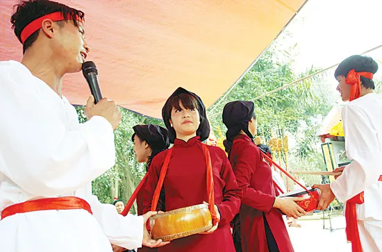Về Hùng Vương Tổ Miếu nghe hát Xoan cổ ảnh 5 Về Hùng Vương Tổ Miếu nghe hát Xoan cổ ảnh 5