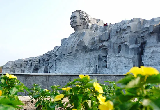 Khánh thành tượng đài Mẹ Việt Nam anh hùng tại Quảng Nam