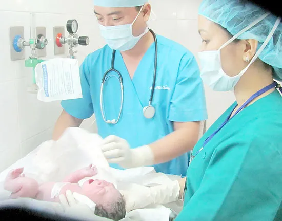 Thụ tinh trong ống nghiệm tại Việt Nam: “Bửu bối”ngày càng đắt khách