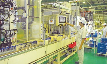 Workers produce automobile and motorbike parts for the domestic market and export at Nissin Manufacturing Viet Nam Co Ltd in the Luong Son Industrial Zone in the northern province of Hoa Binh. Minister of Planning and Investment Bui Quang Vinh said Viet Nam's macro-economic situation was stable, and inflation remained under control (Photo: VNA/VNS) Workers produce automobile and motorbike parts for the domestic market and export at Nissin Manufacturing Viet Nam Co Ltd in the Luong Son Industrial Zone in the northern province of Hoa Binh. Minister of Planning and Investment Bui Quang Vinh said Viet Nam's macro-economic situation was stable, and inflation remained under control (Photo: VNA/VNS)