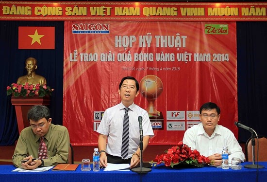 Mr Nguyen Thanh Loi -Deputy editor in chief of Sai Gon Giai Phong introduces the voting procedure for the Golden Ball Award 2014 -SGGP Mr Nguyen Thanh Loi -Deputy editor in chief of Sai Gon Giai Phong introduces the voting procedure for the Golden Ball Award 2014 -SGGP