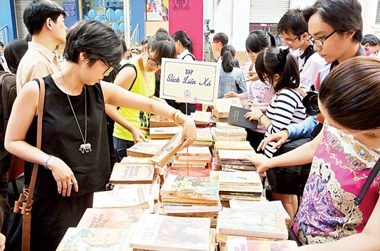 2nd Vietnam Book Day in HCMC 2nd Vietnam Book Day in Ha Noi 2nd Vietnam Book Day in Da nang 2nd Vietnam Book Day in HCMC 2nd Vietnam Book Day in Ha Noi 2nd Vietnam Book Day in Da nang