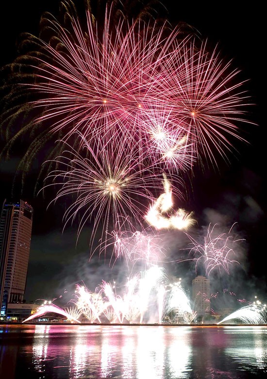 Australia's team, Howard and Sons's performance in Han River in the International Fireworks Competition 2015 (Photo: SGGP) Australia's team, Howard and Sons's performance in Han River in the International Fireworks Competition 2015 (Photo: SGGP)