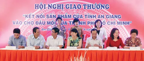 TPHCM và tỉnh An Giang ký kết nhiều hợp đồng tiêu thụ hàng hóa