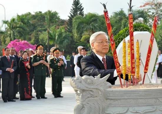 Lãnh đạo Đảng, Nhà nước viếng Nghĩa trang Liệt sĩ TPHCM ảnh 2 Lãnh đạo Đảng, Nhà nước viếng Nghĩa trang Liệt sĩ TPHCM ảnh 2