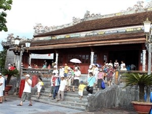 Visitors seen at a relic site in Hue (Photo: VNA) Visitors seen at a relic site in Hue (Photo: VNA)