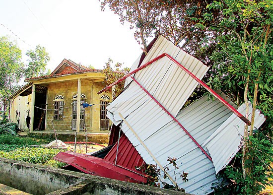 More than 80 houses at Vinh Son commune in Quang Tri were unroofed. (Photo:SGGP) More than 80 houses at Vinh Son commune in Quang Tri were unroofed. (Photo:SGGP)