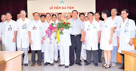 Two patients were discharged from the hospital when they are in good condition (Photo: SGGP) Two patients were discharged from the hospital when they are in good condition (Photo: SGGP)