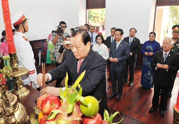 Politburo member, Secretary of HCMC Party Committee Le Thanh Hai offers incense to President Ho Chi Minh in the HCMC Museum in HCMC branch. Photo: Viet Dung Politburo member, Secretary of HCMC Party Committee Le Thanh Hai offers incense to President Ho Chi Minh in the HCMC Museum in HCMC branch. Photo: Viet Dung
