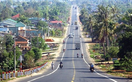 A stretch of the Ho Chi Minh Highway, connecting Kon Tum City and Pleiku City in the Central Highlands. A dozen national highways in the region are set to be upgraded by 2020 under the Ministry of Transport's plan. (Photo: VNA/VNS) A stretch of the Ho Chi Minh Highway, connecting Kon Tum City and Pleiku City in the Central Highlands. A dozen national highways in the region are set to be upgraded by 2020 under the Ministry of Transport's plan. (Photo: VNA/VNS)