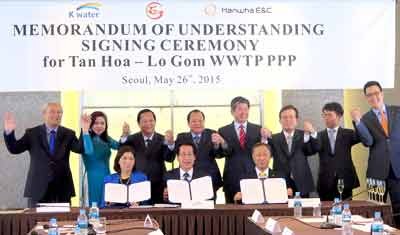 The MoU signing ceremony for Tan Hoa-Lo Gom wastewater treatment project (Photo: SGGP) The MoU signing ceremony for Tan Hoa-Lo Gom wastewater treatment project (Photo: SGGP)