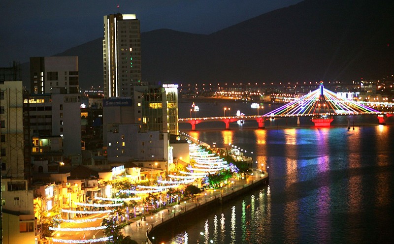 Da Nang city strives to become a large tourism center of south central coastal and northern sub- region in near future(Photo:SGGP) Da Nang city strives to become a large tourism center of south central coastal and northern sub- region in near future(Photo:SGGP)