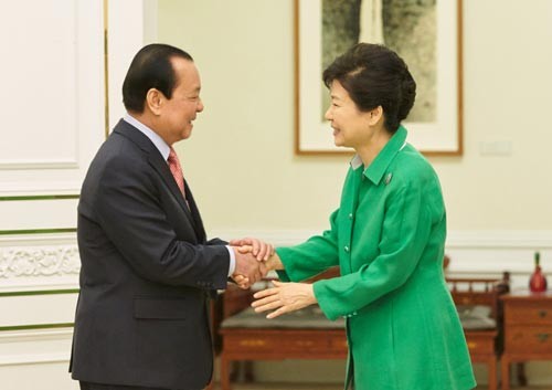 Secretary Le Thanh Hai (L) meets with Rok President Park Geun Hye (Photo: SGGP) Secretary Le Thanh Hai (L) meets with Rok President Park Geun Hye (Photo: SGGP)