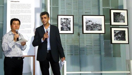 Special selection: Olivier Tessier (right), director of the Ecole Francais d'Extreme Orient – EFEO, in HCM City, at the opening of an exhibition of 100 photographs chosen from over 50,000. — VNS Photo SunnyRose Special selection: Olivier Tessier (right), director of the Ecole Francais d'Extreme Orient – EFEO, in HCM City, at the opening of an exhibition of 100 photographs chosen from over 50,000. — VNS Photo SunnyRose