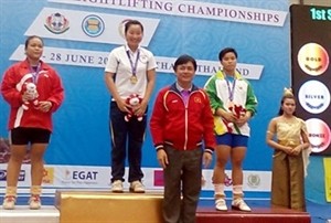 Le Thi Tham (centre) won a gold medal at the Southeast Asian Weightlifting Championships. Le Thi Tham (centre) won a gold medal at the Southeast Asian Weightlifting Championships.