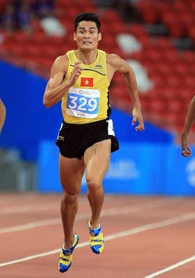 Athlete Quach Cong Lich wins gold medal in the men's 400 m. (Photo:SGGP) Athlete Quach Cong Lich wins gold medal in the men's 400 m. (Photo:SGGP)