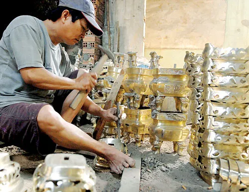 Làng nghề đúc lư đồng ở Sài Gòn ảnh 3 Làng nghề đúc lư đồng ở Sài Gòn ảnh 3