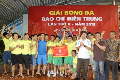Kết thúc Giải bóng đá Báo chí miền Trung lần thứ II – năm 2015: Những ngày hội ngộ đầy ý nghĩa ảnh 1 Kết thúc Giải bóng đá Báo chí miền Trung lần thứ II – năm 2015: Những ngày hội ngộ đầy ý nghĩa ảnh 1
