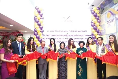 Viện thẩm mỹ Mắt Ngọc tặng 410 triệu đồng làm từ thiện nhân ngày khai trương