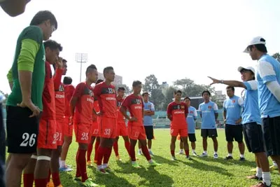 Cả nền bóng đá rối bời ảnh 1 Cả nền bóng đá rối bời ảnh 1
