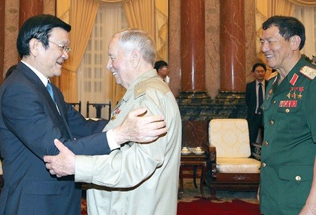 President Truong Tan Sang meets with an astronaut from the former Soviet Union, Viktor Vasilyevich Gorbatko, in Ha Noi yesterday. — VNA/VNS Photo Nguyen Khang President Truong Tan Sang meets with an astronaut from the former Soviet Union, Viktor Vasilyevich Gorbatko, in Ha Noi yesterday. — VNA/VNS Photo Nguyen Khang