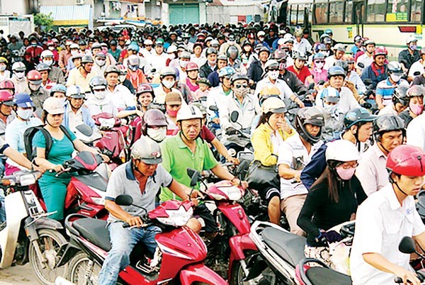 Many residents are of the opinion against road maintenance fee collection on motorbikes - (Photo: SGGP) Many residents are of the opinion against road maintenance fee collection on motorbikes - (Photo: SGGP)