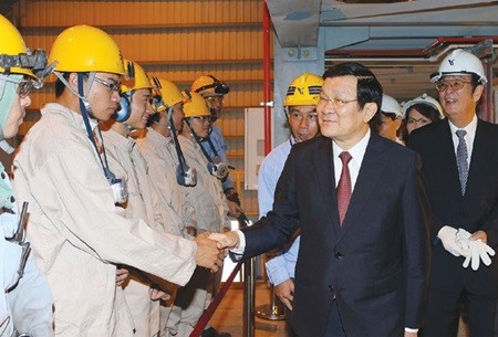 President Truong Tan Sang meets workers at Vina Kyoei Steel Co,Ltd in Phu My 1 Industrial Zone in Ba Ria-Vung Tau Province . — VNA/VNS Photo Nguyen Khang President Truong Tan Sang meets workers at Vina Kyoei Steel Co,Ltd in Phu My 1 Industrial Zone in Ba Ria-Vung Tau Province . — VNA/VNS Photo Nguyen Khang