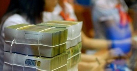 According to the central bank, by the end of September 2012, the lenders reported to the central bank a total of VND133 trillion ($6.12 billion) in NPLs, equal to 4.93 per cent of the total outstanding loans. — Photo cafef.vn According to the central bank, by the end of September 2012, the lenders reported to the central bank a total of VND133 trillion ($6.12 billion) in NPLs, equal to 4.93 per cent of the total outstanding loans. — Photo cafef.vn