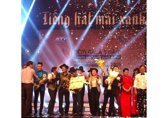 Nguyễn Duy Dũng đạt giải "Quán quân Xanh" Tiếng hát mãi xanh