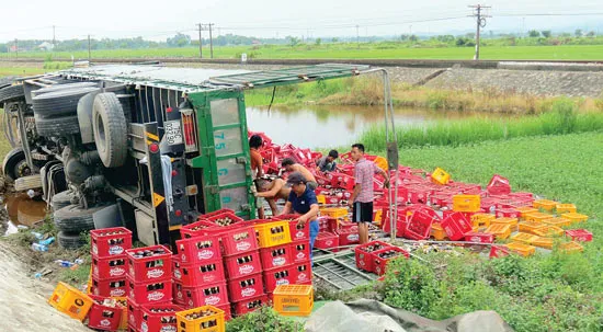 Thừa Thiên - Huế: Hai vụ tai nạn ô tô liên tiếp tại một điểm trên quốc lộ 1A