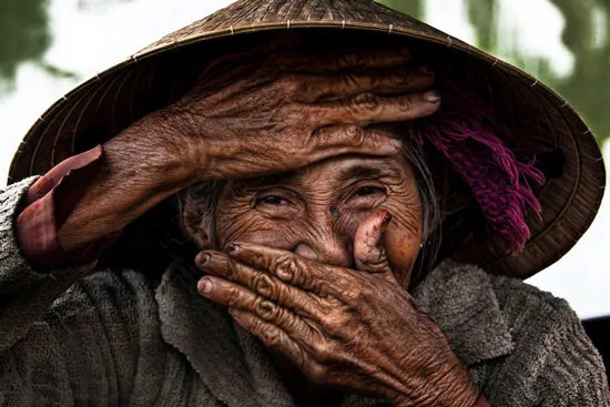 Cụ bà “đẹp nhất thế giới” ở phố cổ Hội An